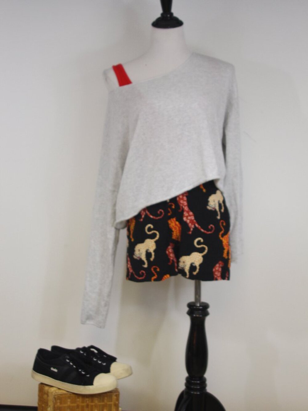 Brandy Melville Cropped Lightweight Sweater Oatmeal Gray Boxy Off Shoulder Loung